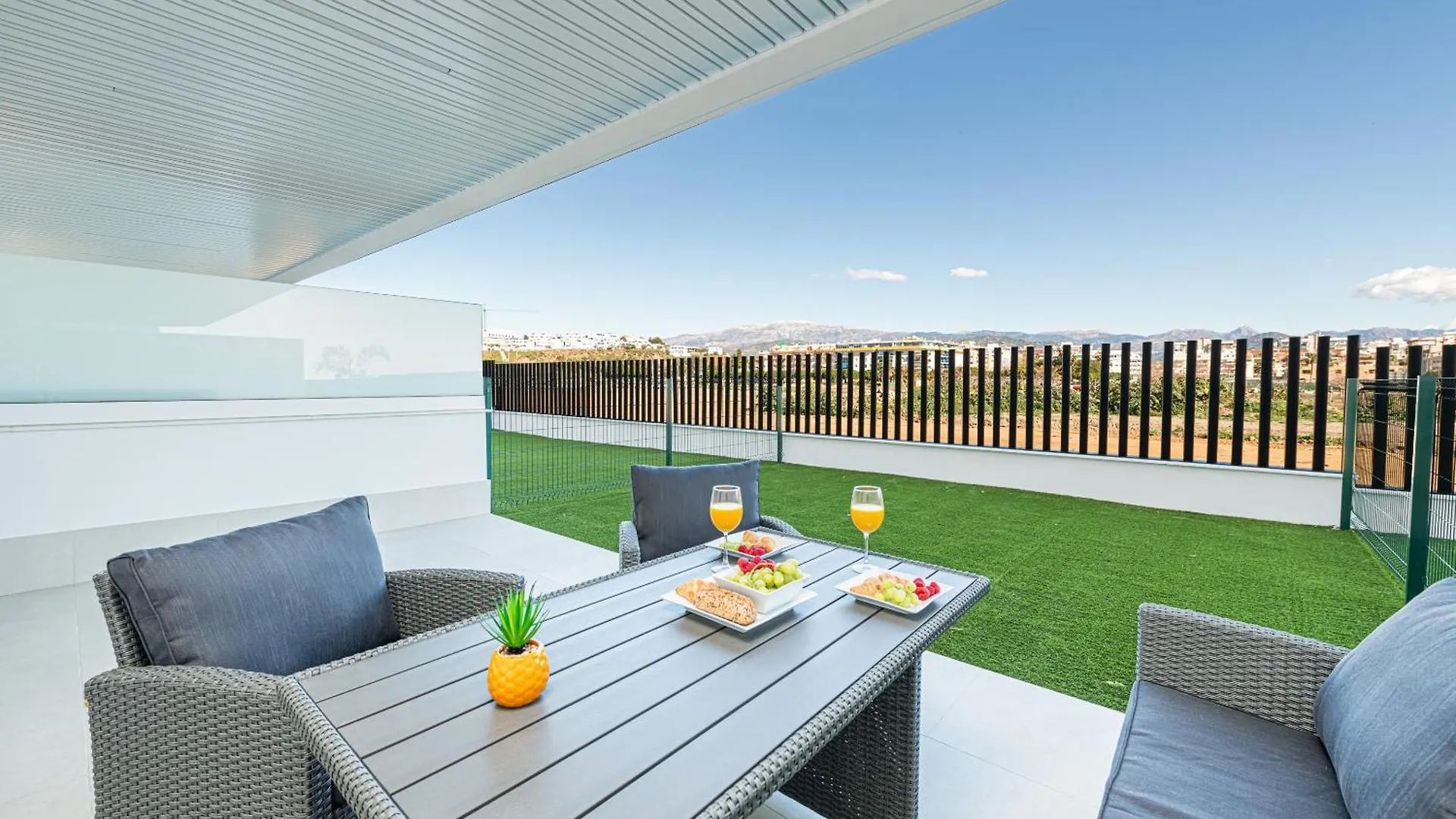 Wintowinrentals Exclusive Apartment With A Large Terrace In The Coastal Paradise Of Torre Del Mar Spain