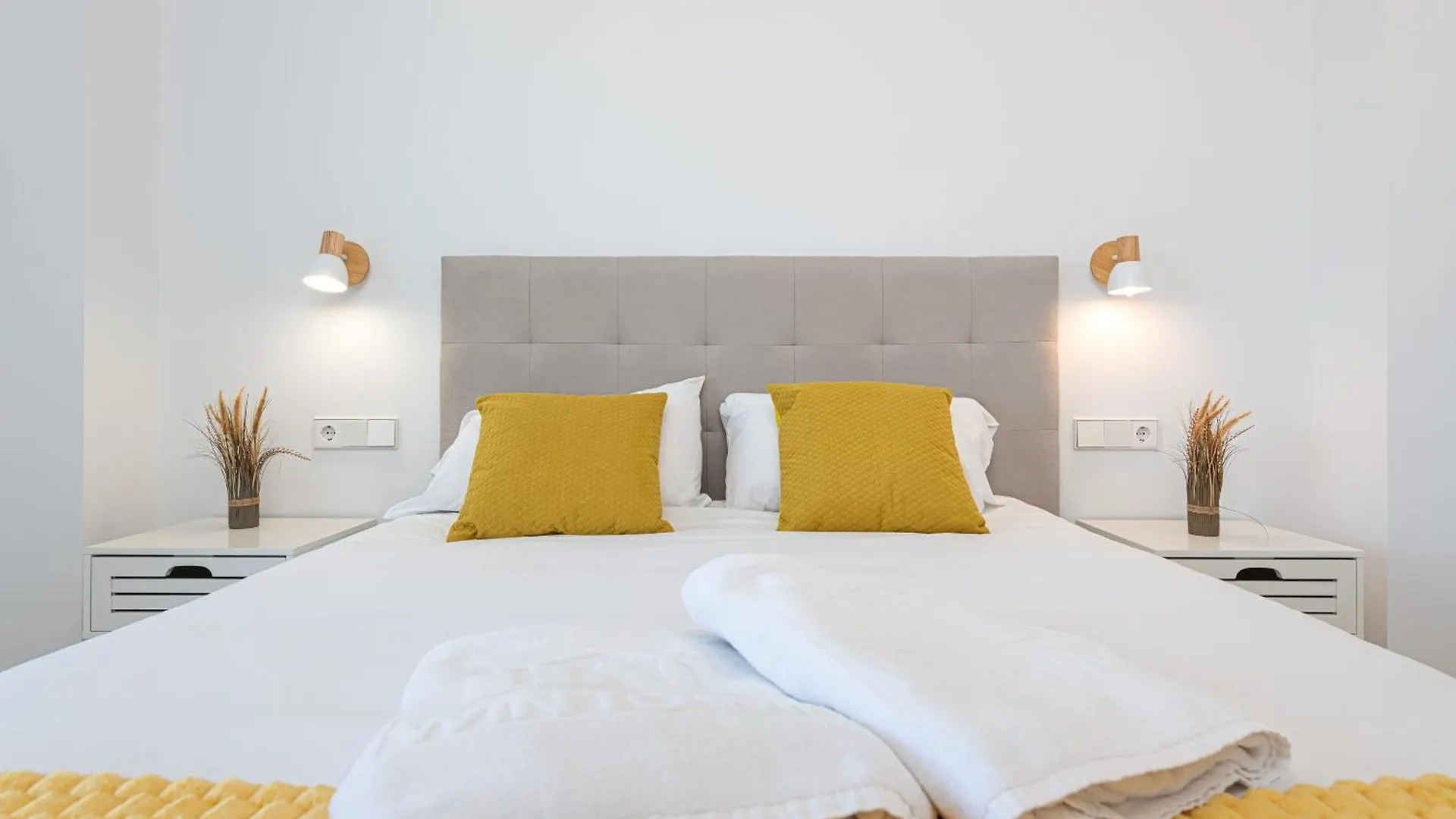 Wintowinrentals Exclusive Apartment With A Large Terrace In The Coastal Paradise Of Torre Del Mar 0*,  Ισπανία